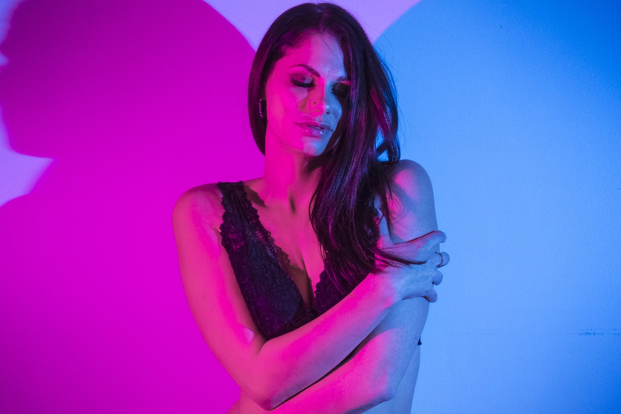 Mystery girl How to Make Women Obsess Over You